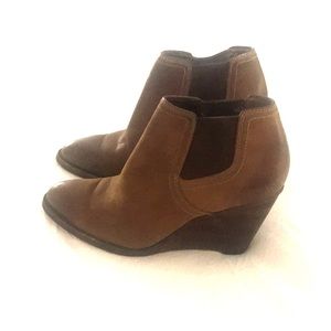 Women’s wedge bootie